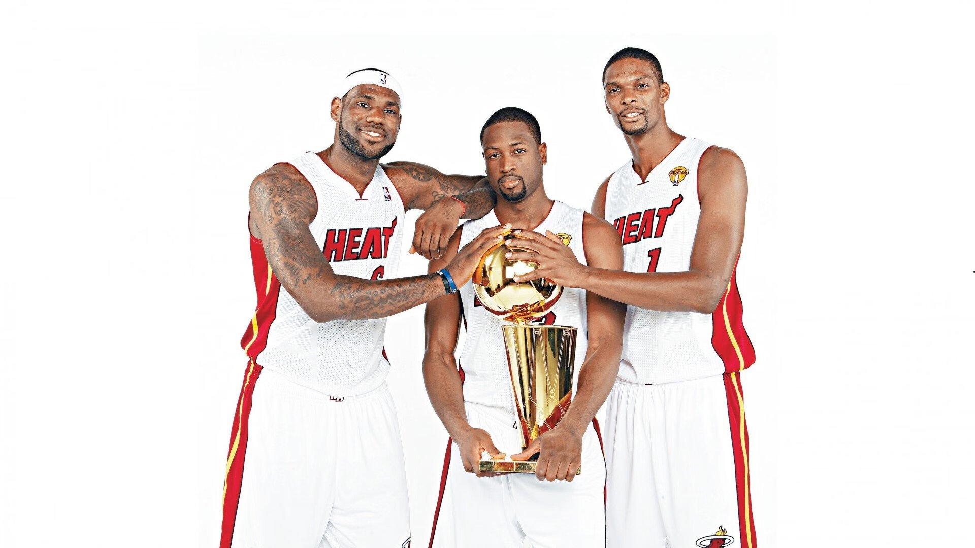 杨鸣呼吁CBA引入关键时刻犯规挑战机制，提升比赛公正性成当务之急